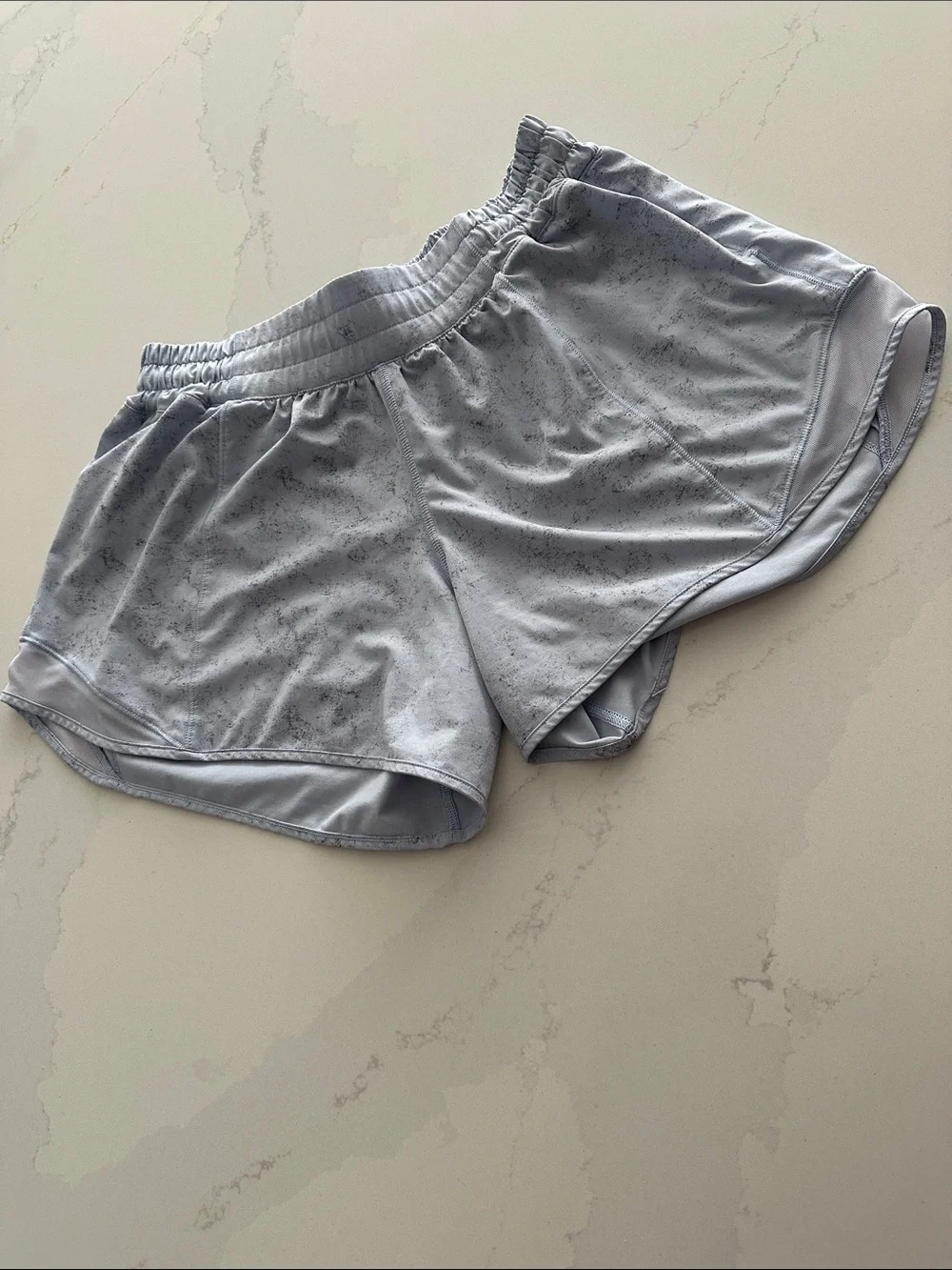 Lululemon Hotty Hot Low-Rise Short 4" Gravel Dust Pastel Blue Size 8 - Picture 2 of 6